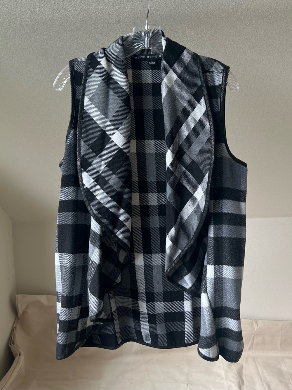 HYFVE Women’s white and black vest/gilet
